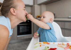Krótka historia odkrywania smaków – jak wprowadzić różnorodność do diety niemowląt?