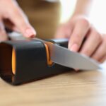 Techniki ostrzenia: noże, dłuta, siekiery - narzędzia ręczne i sprzęt elektryczny