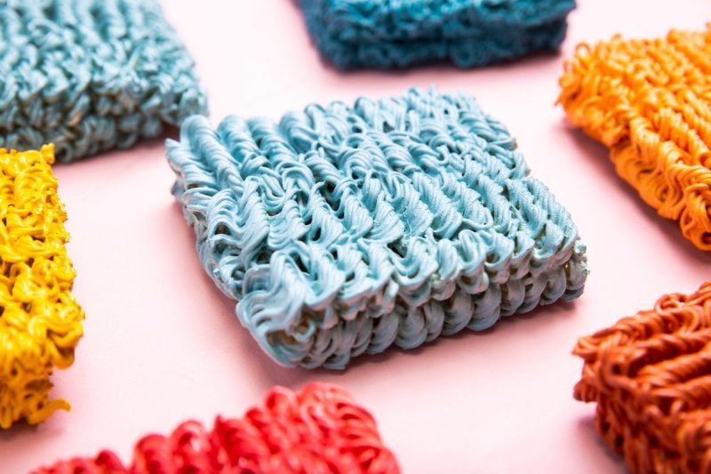 Czy dzianiny z recyklingu mogą uratować magazyn przed zalegającym poliestrem?